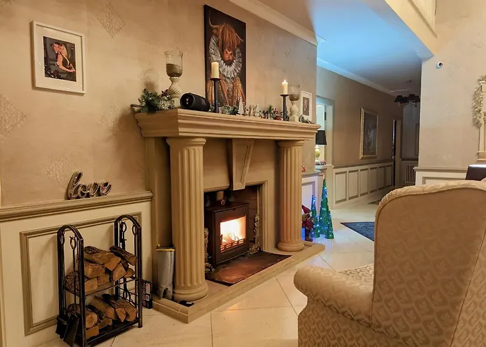 Finn Village Loch Lomond Villa - The Black Room With Private Jacuzzi-Style Bath