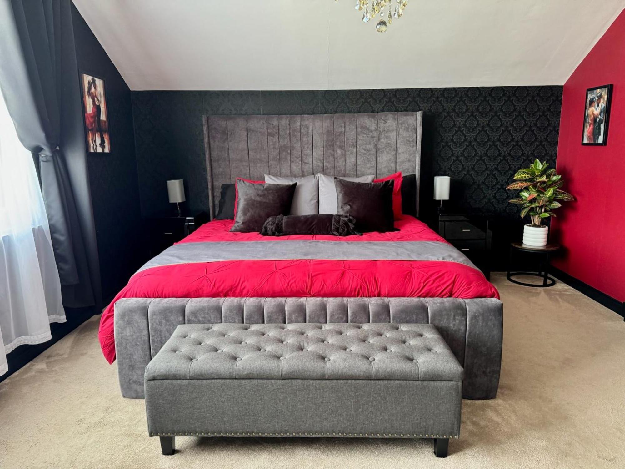 Homestay Finn Village Loch Lomond - Black With Private Jacuzzi-style Bath